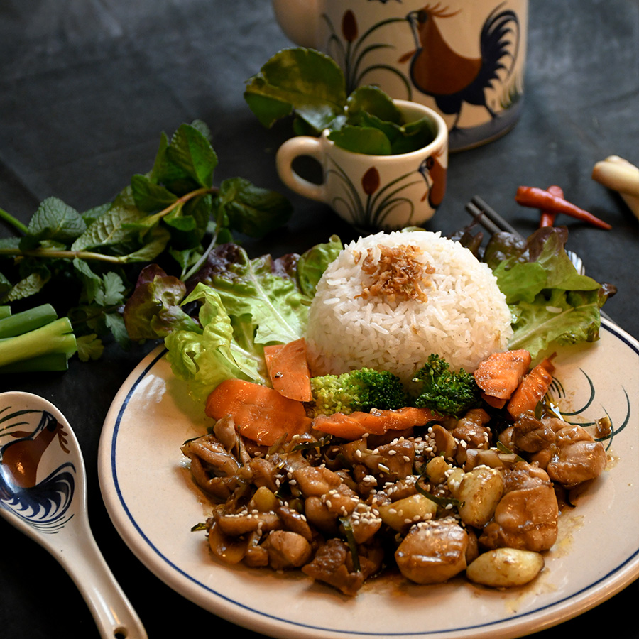 Pollo al lemongrass y hora de lima con arroz de jazmín