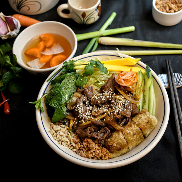 Fideos de arroz al estilo del sur de Vietnam