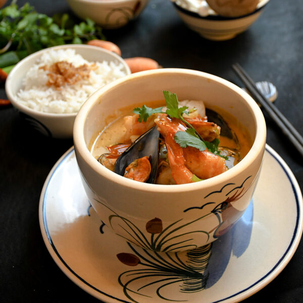 Curry de marisco con arroz de jazmín