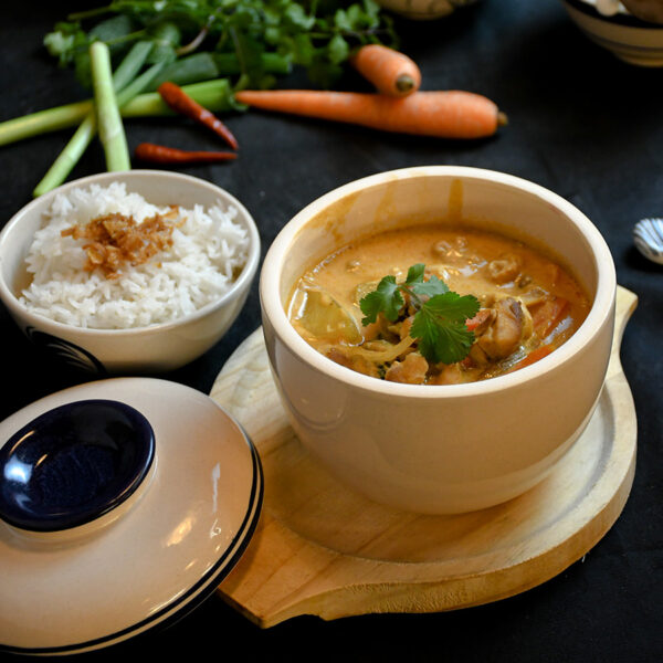 Curry de pollo con arroz de jazmín